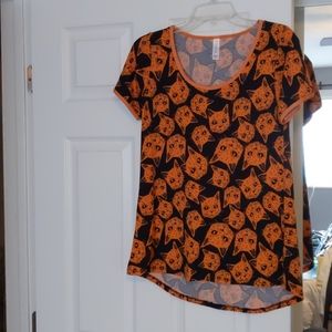 All offers accepted. Lularoe Classic Cat tee